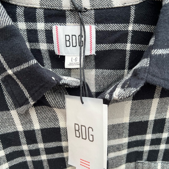 👗BDG Black and Cream Plaid Button Down Shirt - Picture 3 of 8